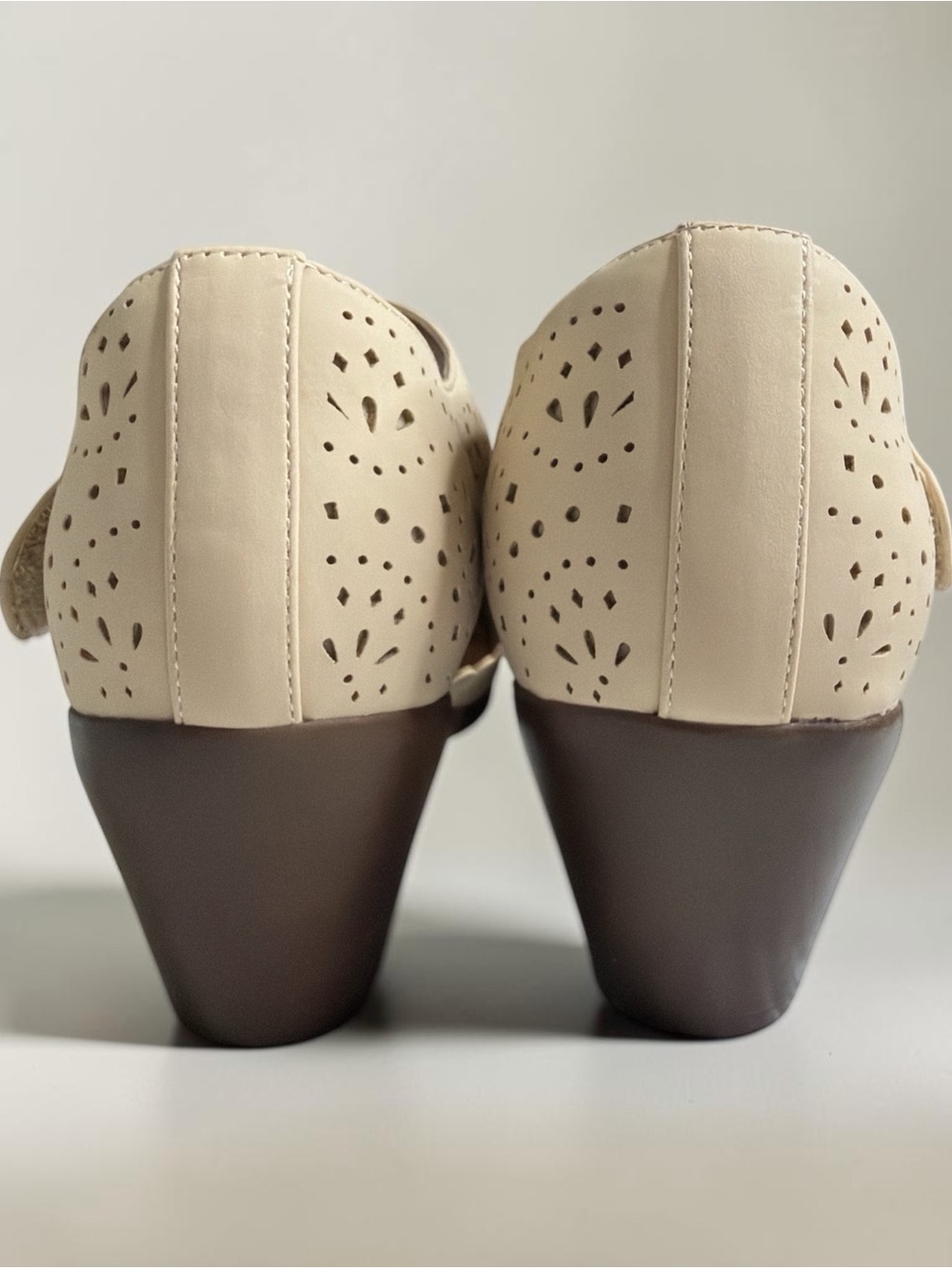 Easy Spirit Cream Slingback Heels with Brown Block Heel - Picture 3 of 5